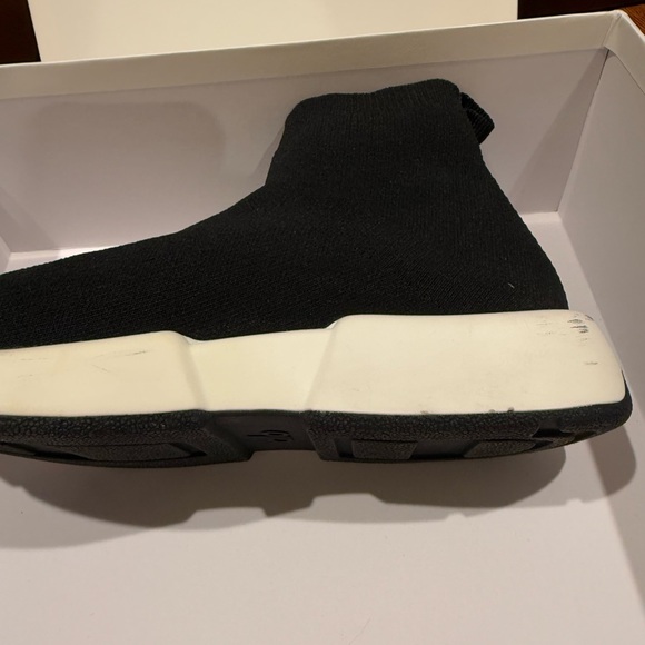 Alo Yoga Velocity Knit Black Sneakers - Picture 2 of 8